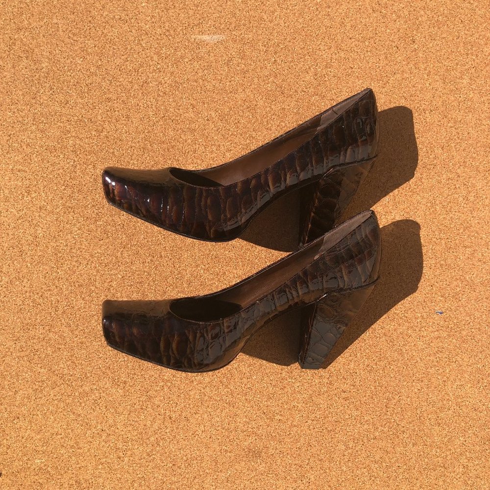 Vince Camuto brown patent leather heels sz 10